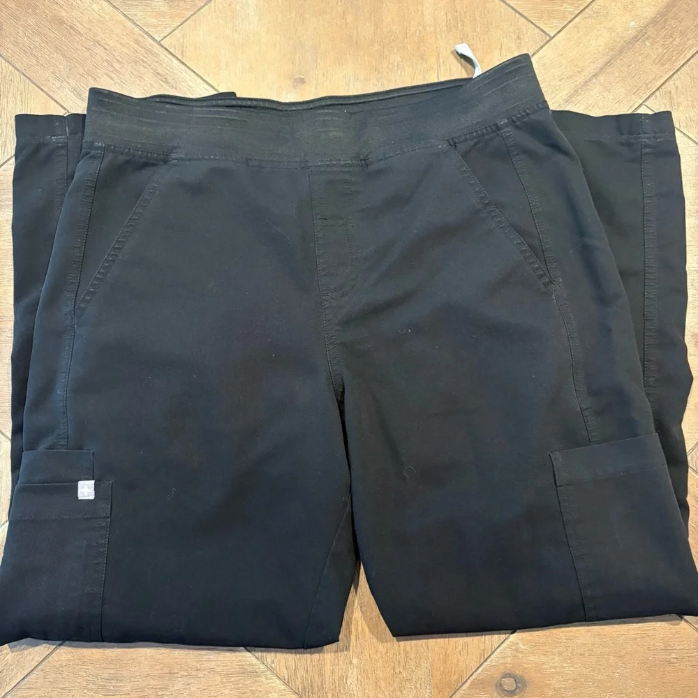 Figs Men's Black and Light Gray Cargo Scrub Pants Technical Collection Size S
